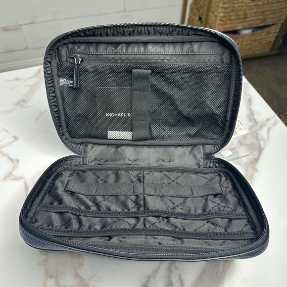 Michael Kors Cooper Tech Organizer - Picture 6 of 6